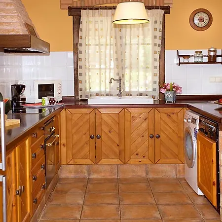 Sleeps 6 Pool Wifi Βίλα